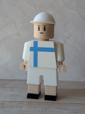 Figurine football personnalisée blanche et bleu ciel de 16 cm vue de face