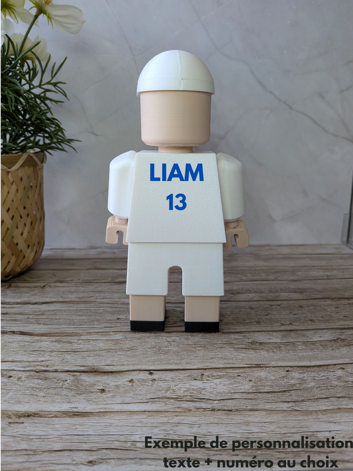 Exemple de figurine OM personnalisée avec prénom et numéro au dos