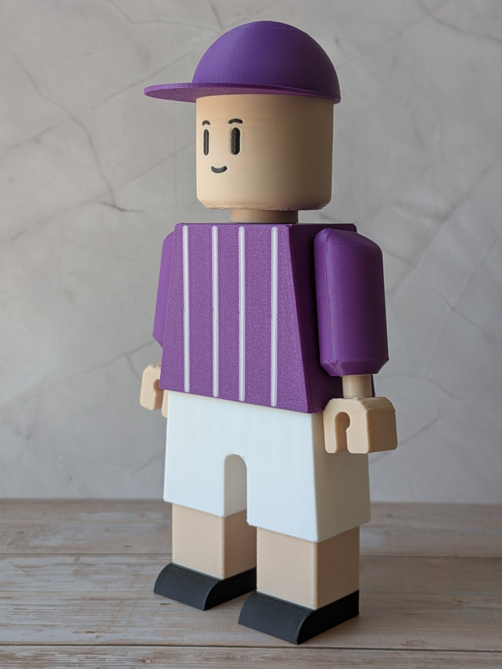 Figurine de supporter de Toulouse violette et blanche vue de trois quarts