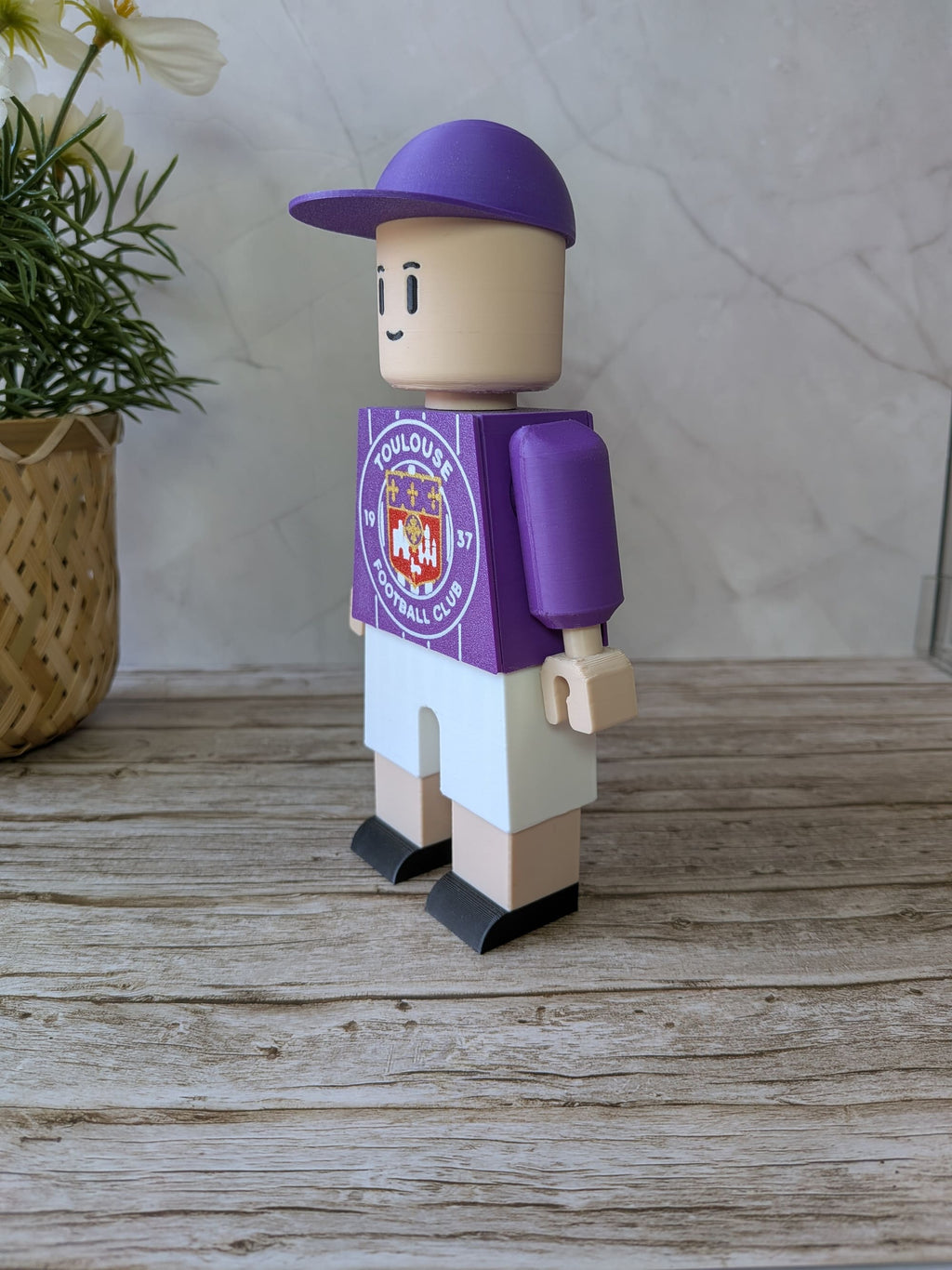 Figurine football personnalisable inspirée du TFC vue de trois quarts