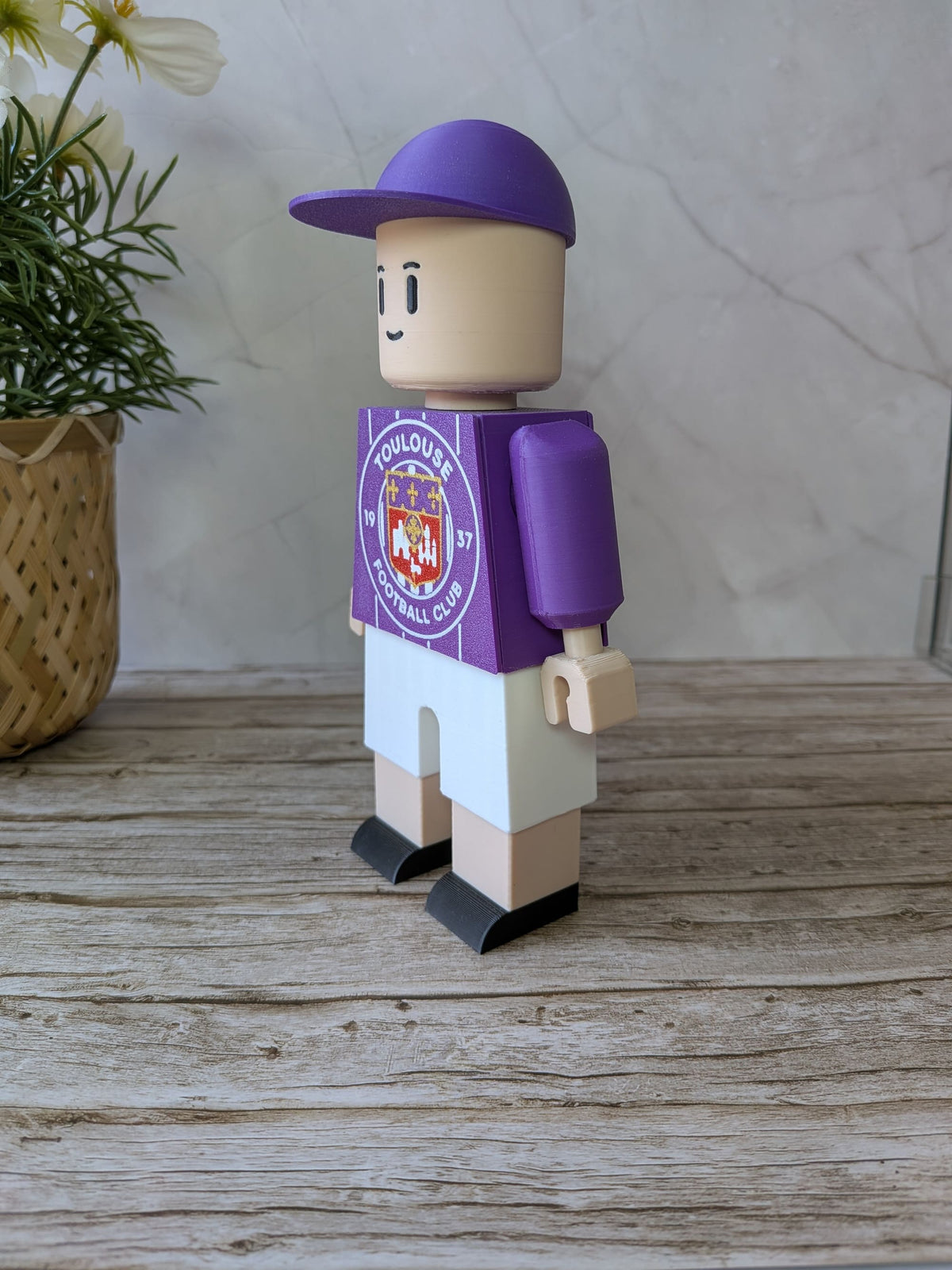Figurine football personnalisable inspirée du TFC vue de trois quarts