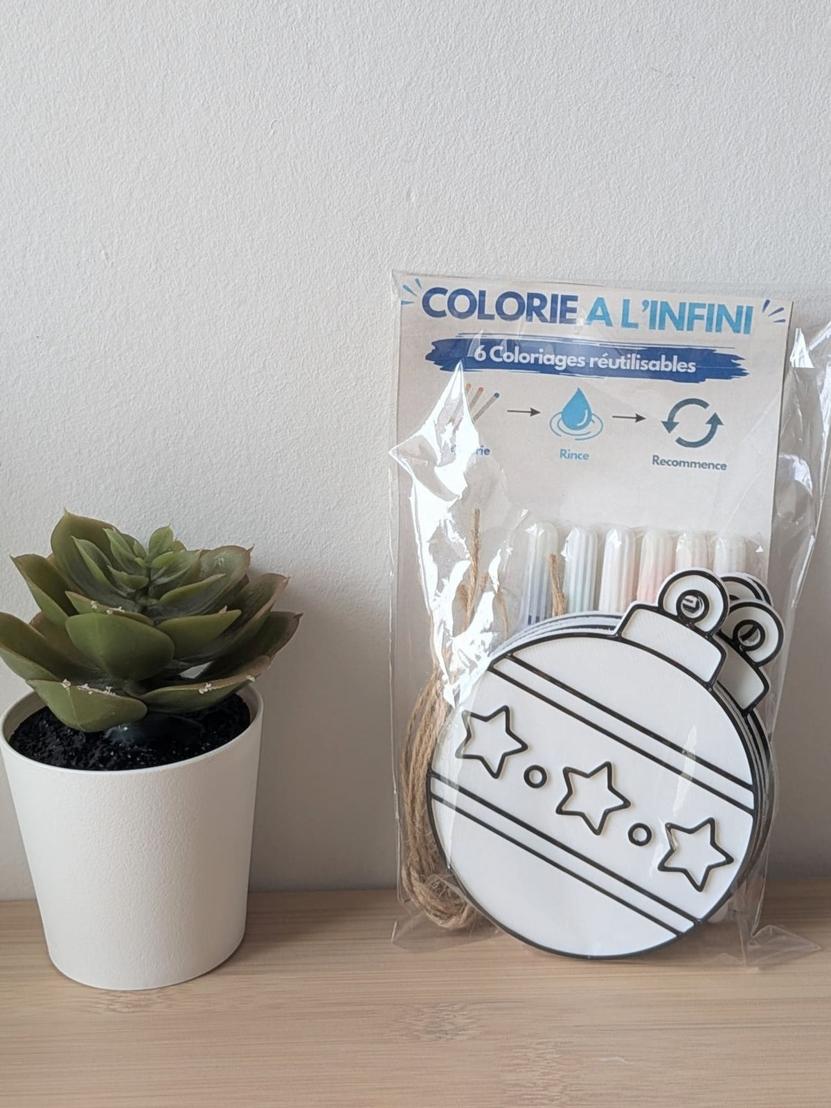 Kit de boules de Noël à colorier réutilisables avec cordelettes incluses