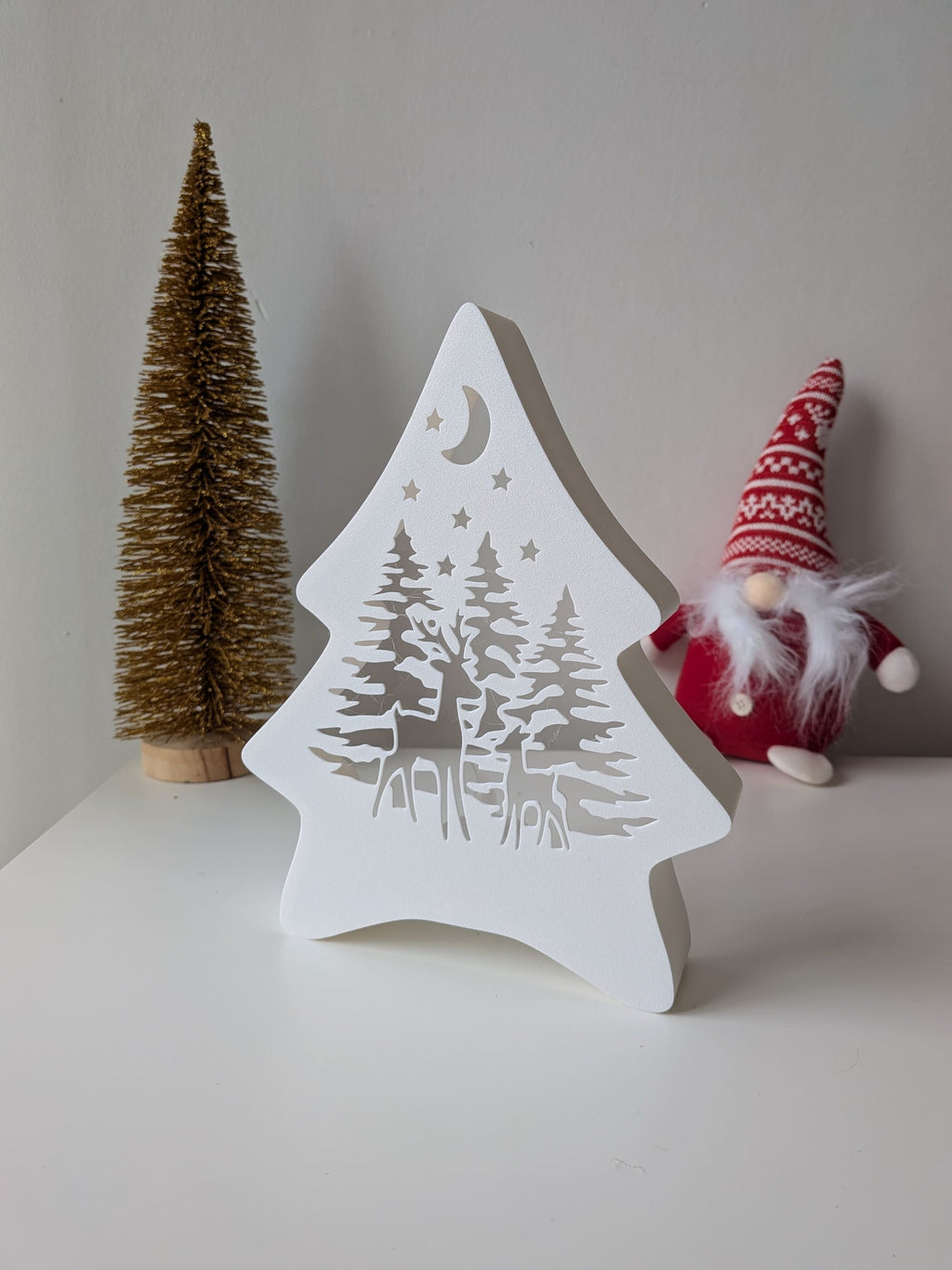 Lanterne de Noël LED en forme de sapin avec décor de forêt illuminé