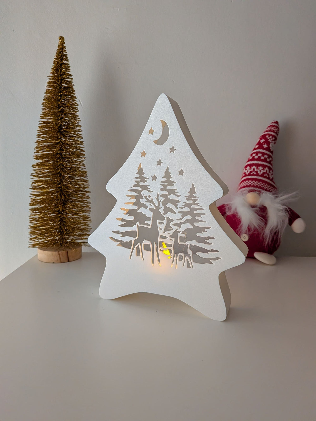Lanterne de Noël LED en forme de sapin avec décor de forêt illuminé